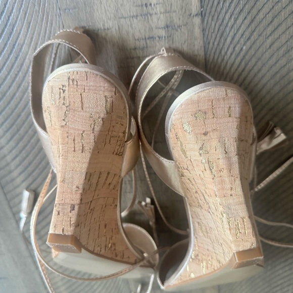 Lilly Pulitzer Wedge LaceUp Leather Sandal|Metallic|Flecked Cork Heel|Size 8|EUC - Picture 6 of 9